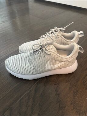 Kids Nike golf shoes Euc only worn a couple times!